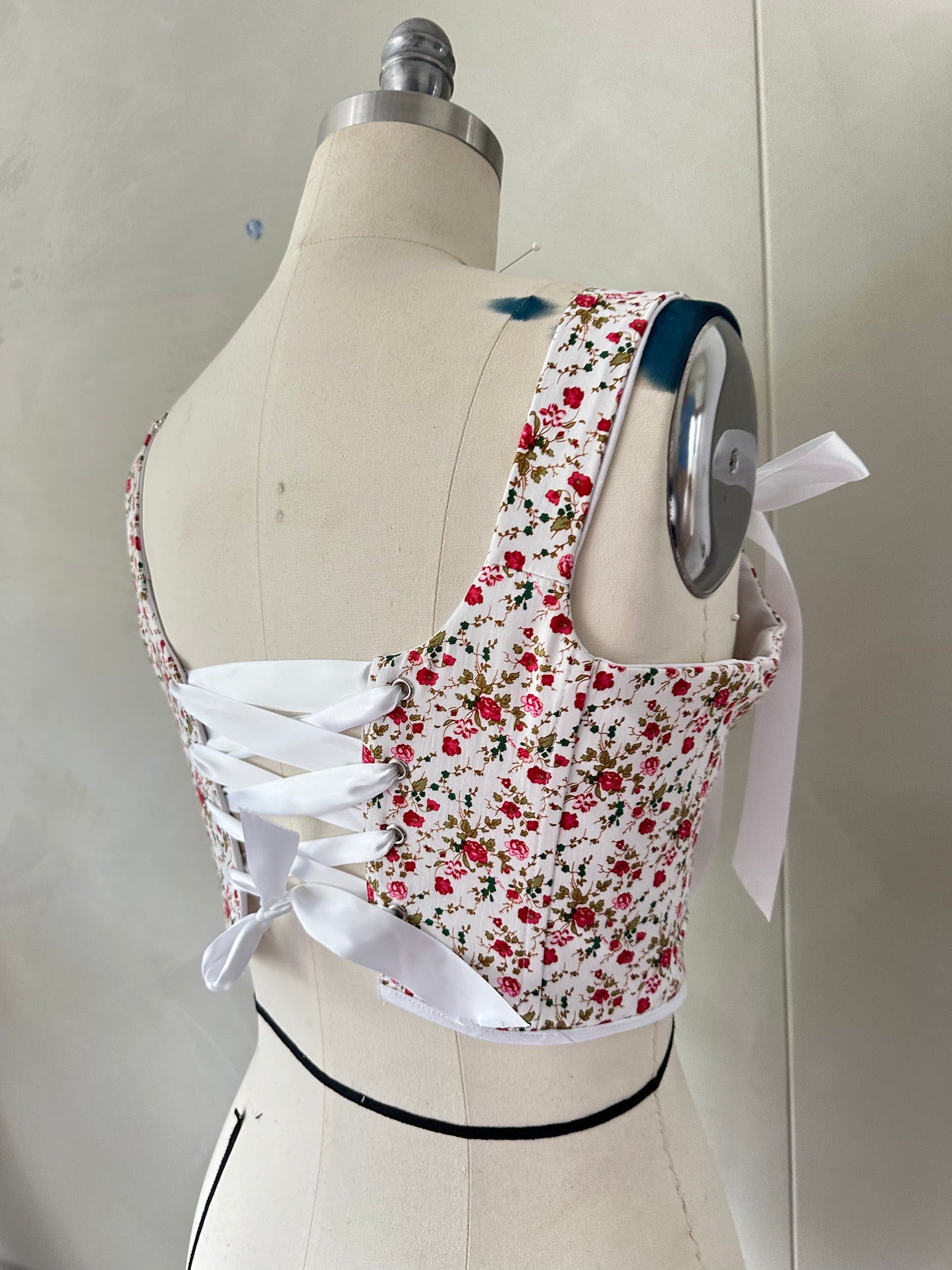 *NEW*  Red Roses Corset